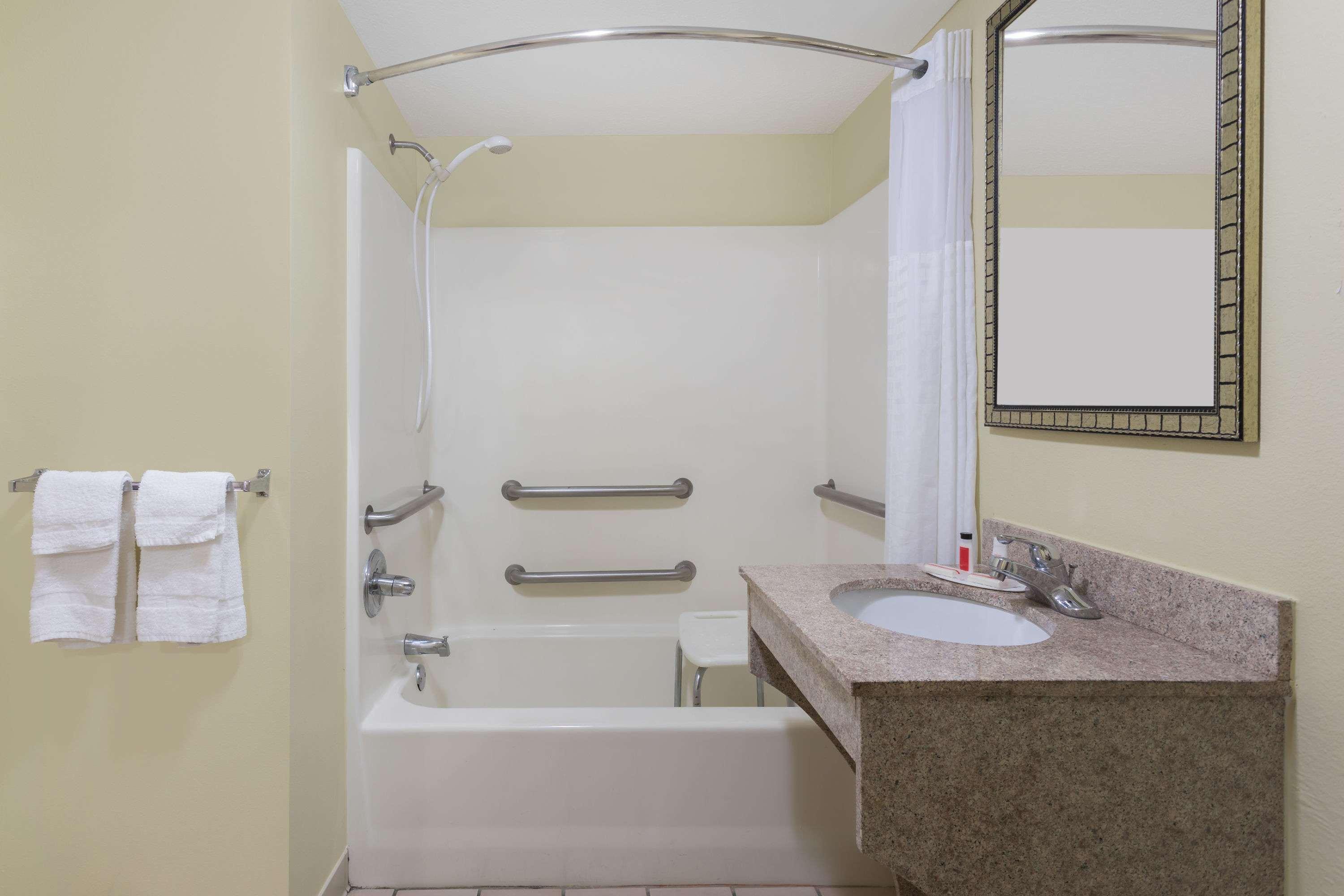 Super 8 By Wyndham Montgomery I-65 Luaran gambar