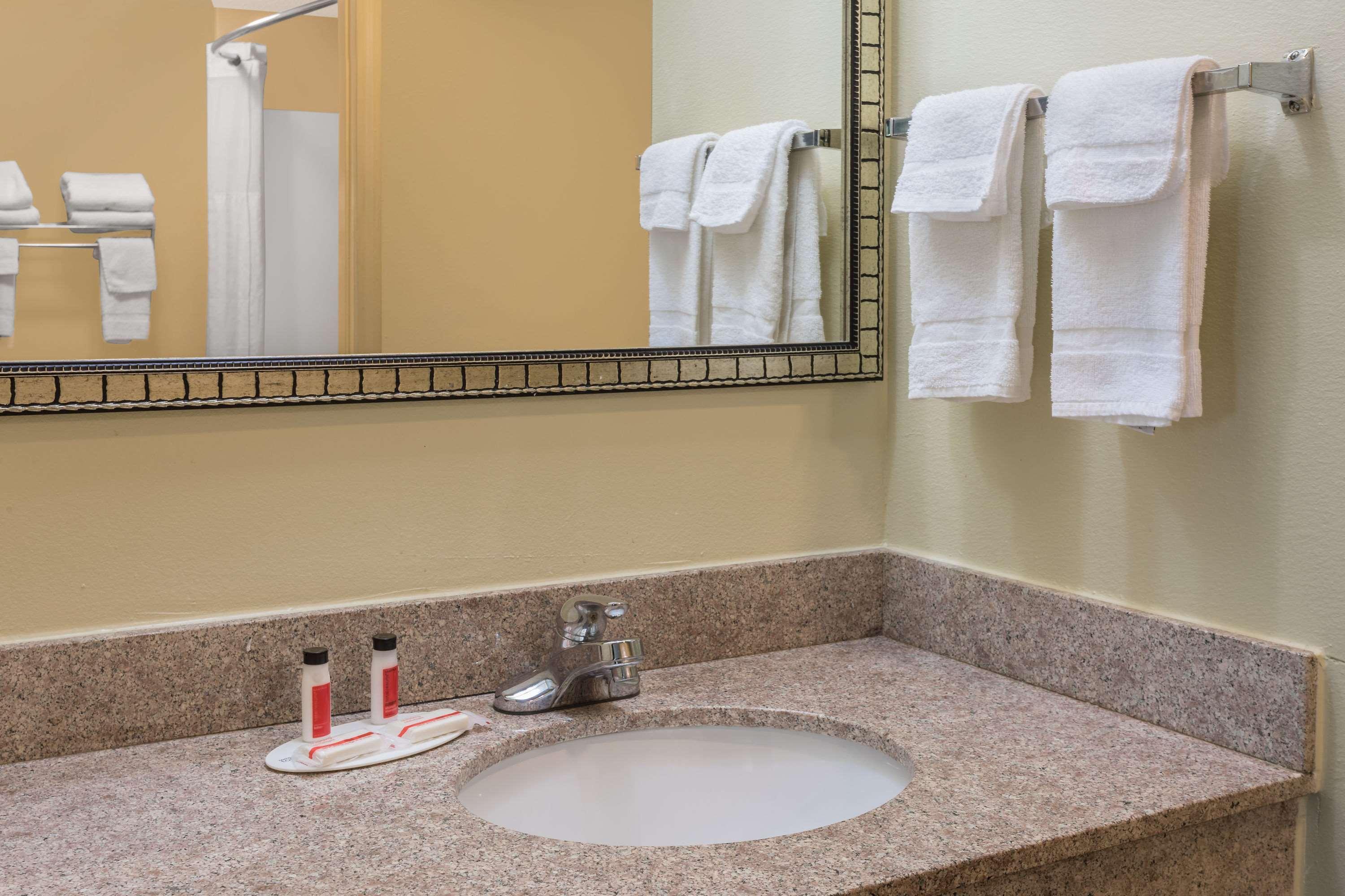 Super 8 By Wyndham Montgomery I-65 Luaran gambar