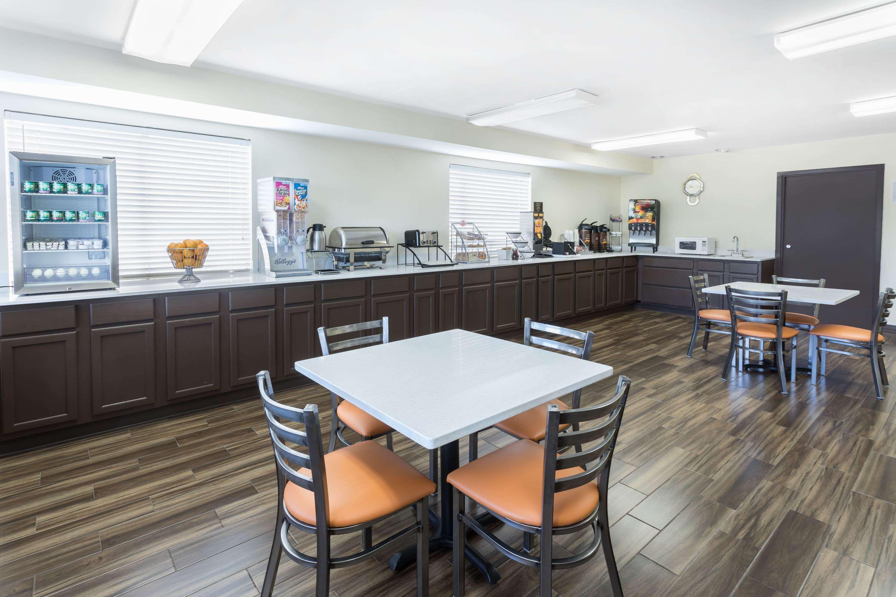 Super 8 By Wyndham Montgomery I-65 Luaran gambar