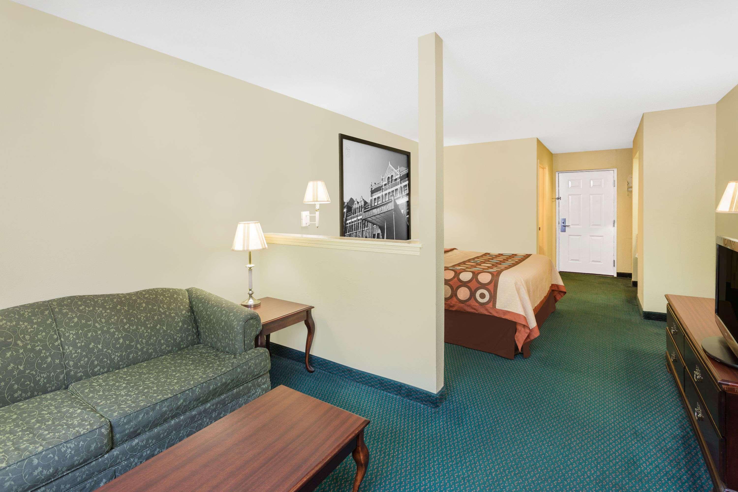 Super 8 By Wyndham Montgomery I-65 Luaran gambar