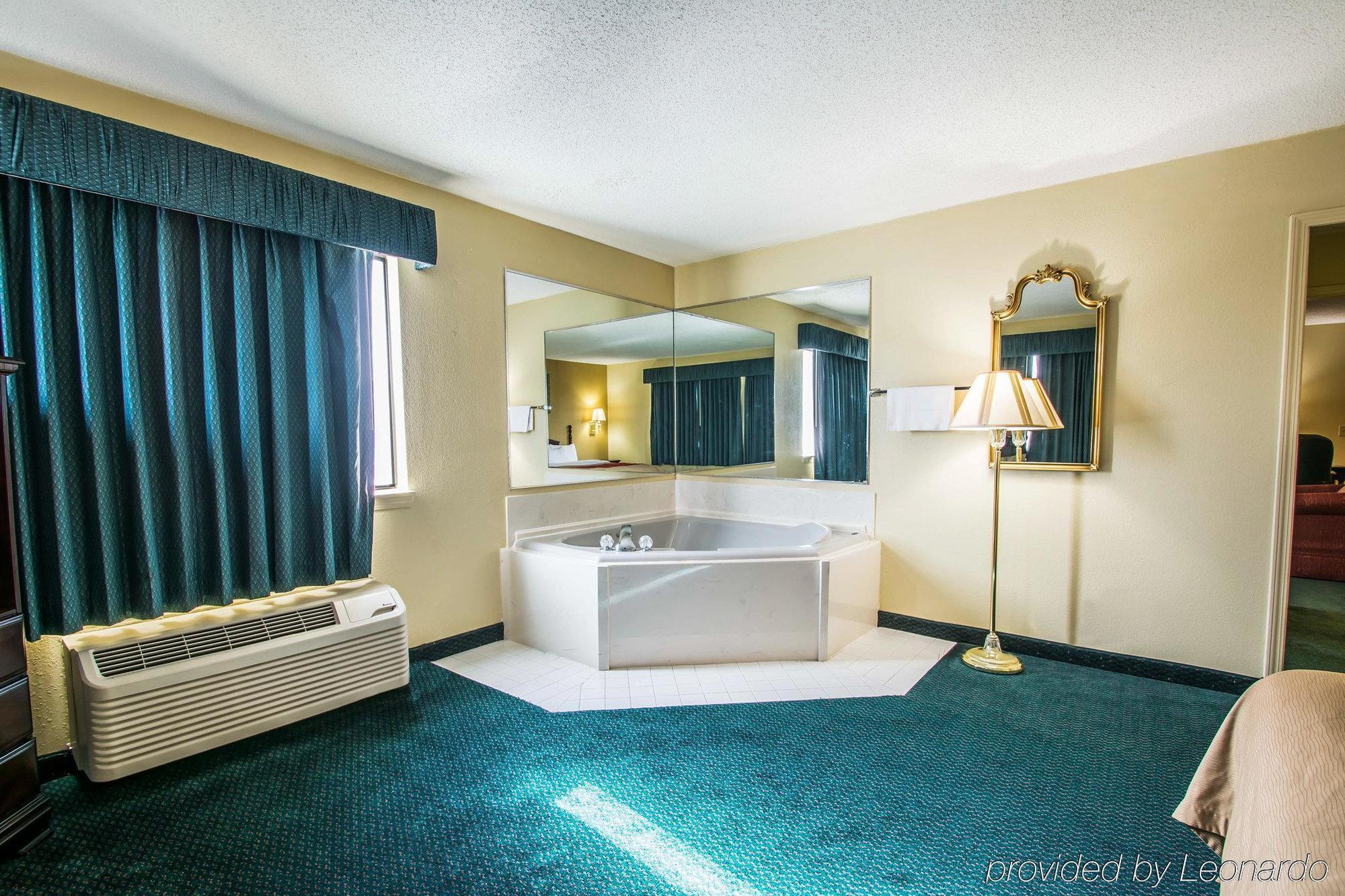 Super 8 By Wyndham Montgomery I-65 Luaran gambar
