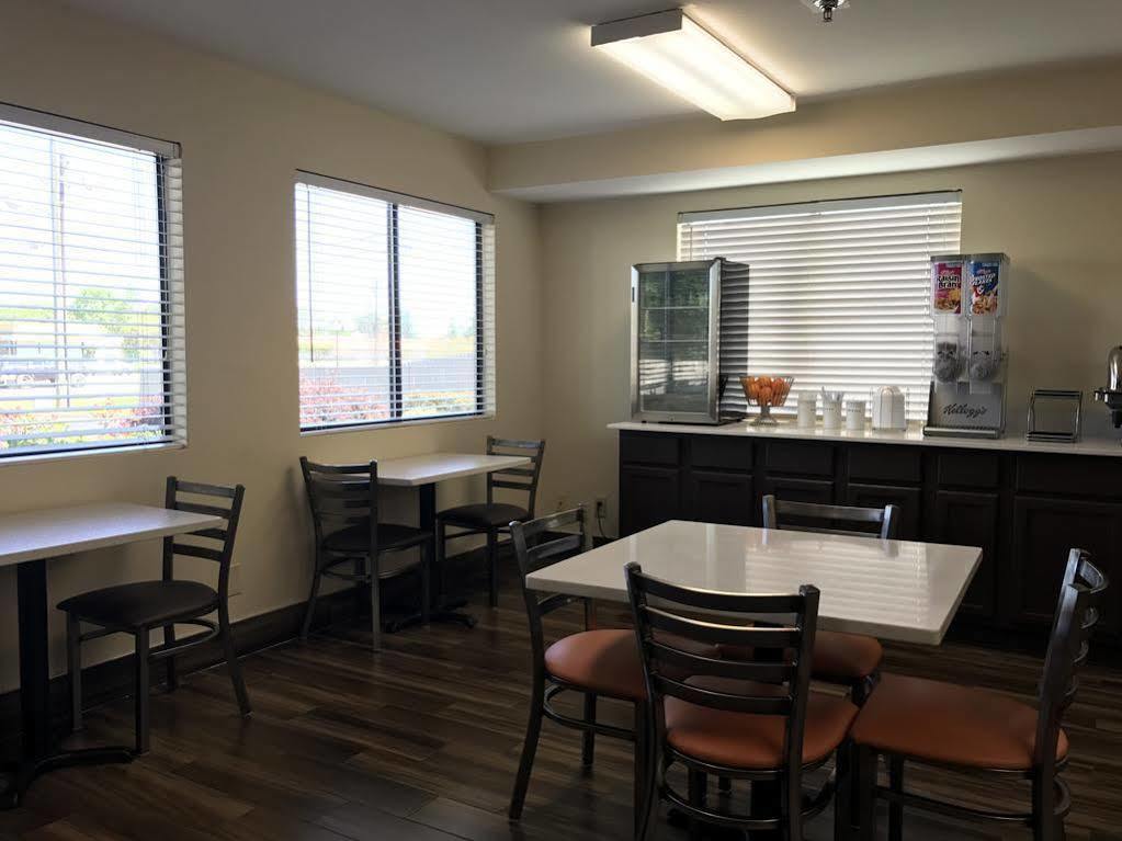 Super 8 By Wyndham Montgomery I-65 Luaran gambar