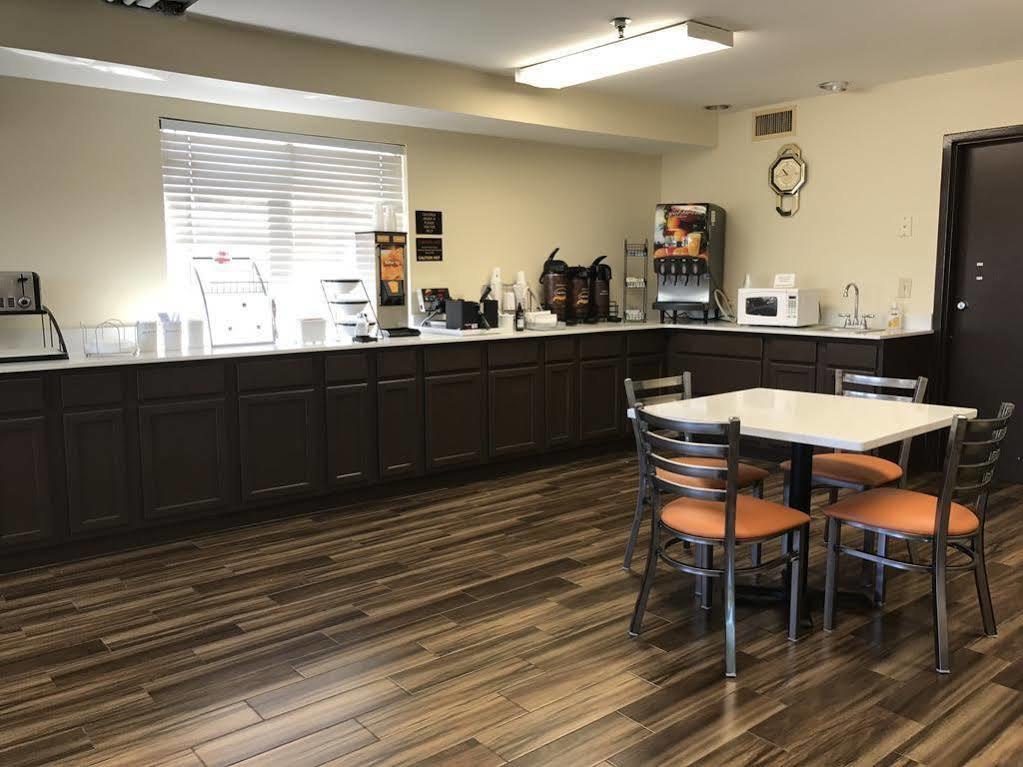 Super 8 By Wyndham Montgomery I-65 Luaran gambar
