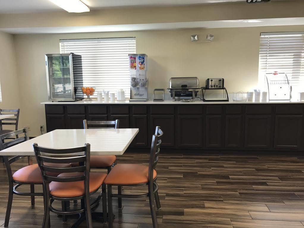 Super 8 By Wyndham Montgomery I-65 Luaran gambar